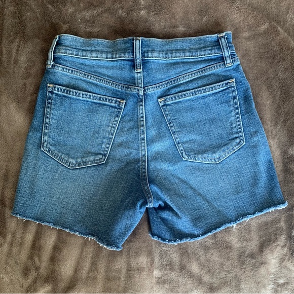 Gap High Rise 4” Short - Picture 3 of 4